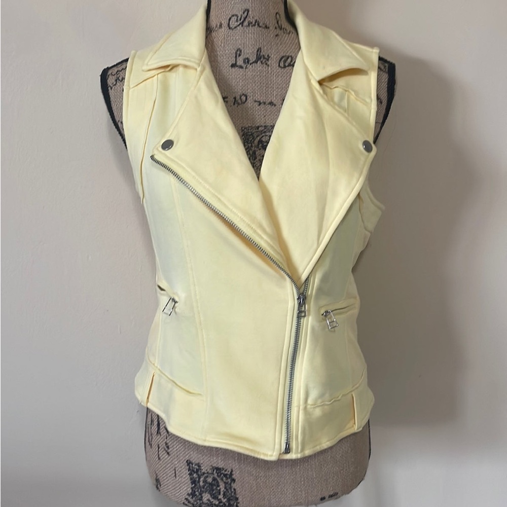 Kut from the kloth zipper front jacket without sleeve Sz: S